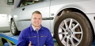 Når bilen slingre fra højre til venstre – Sådan skifter du støddæmpere og fjedre!