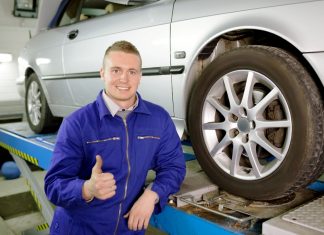 Når bilen slingre fra højre til venstre – Sådan skifter du støddæmpere og fjedre!