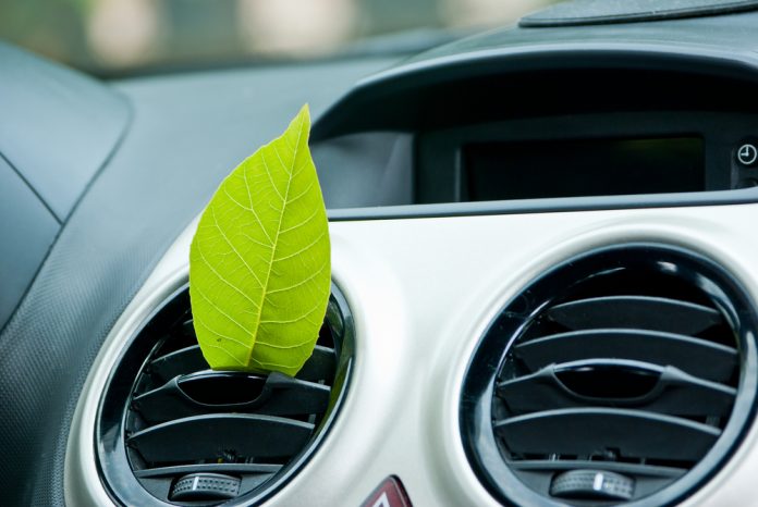 Til passende klimakontrol i bilen: Gør-det-selv udskiftning af pollenfilter