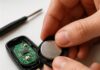 Hvordan skifter man selv batteri i bilnøgle